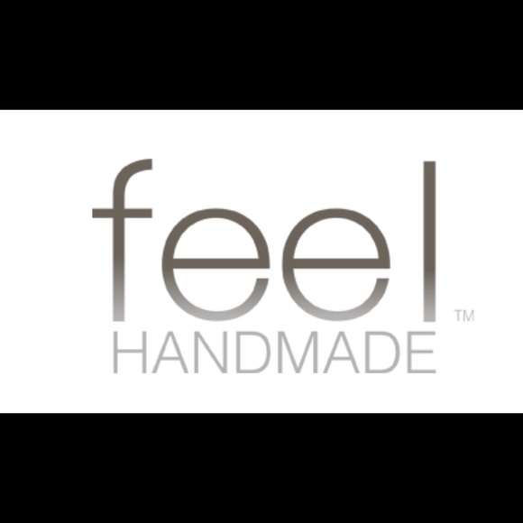 NWT Feel Handmade Wristlet - Picture 3 of 4